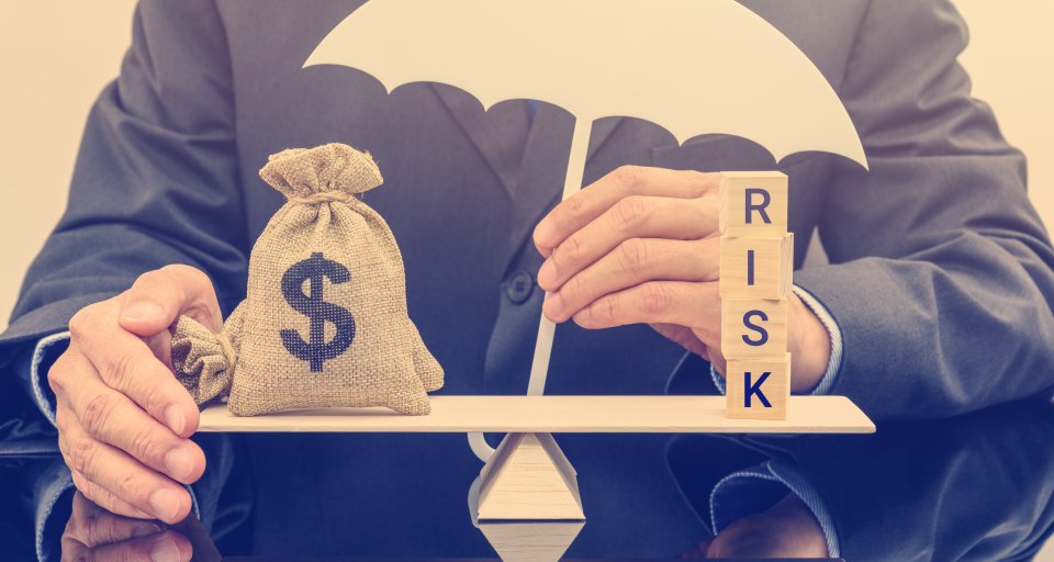 Какие существуют виды страхования от финансовых рисков при работе с инвестиционными фондами в сфере технологий безопасности